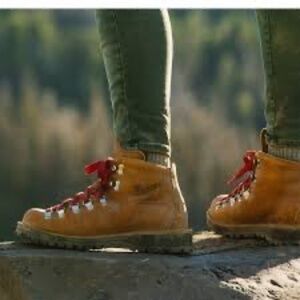 Danner Mountain Light Cascade  Women’s Hiking Boots 8